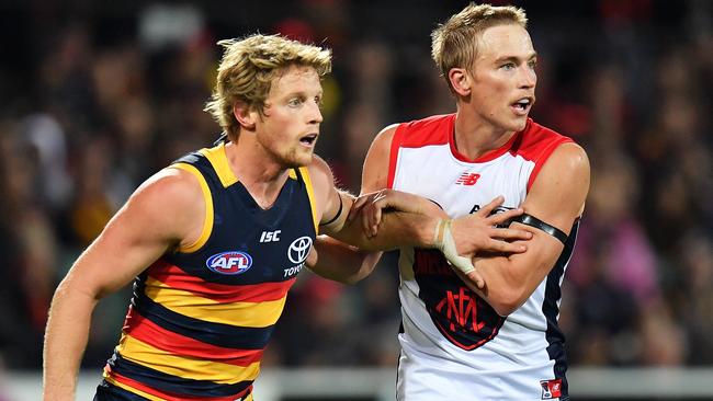 Rory Sloane was well held by Bernie Vince in Round 8.