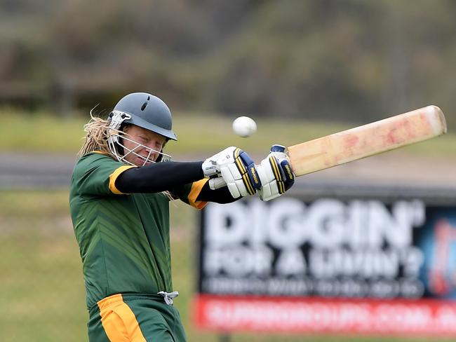 Matthew Whelan plays a hook shot for Mt Eliza last season. Picture: Andy Brownbill