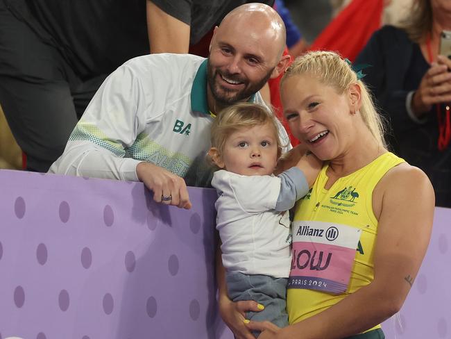 Low with son Matteo and husband and coach Scott Reardon. Picture: Ezra Shaw/Getty Images