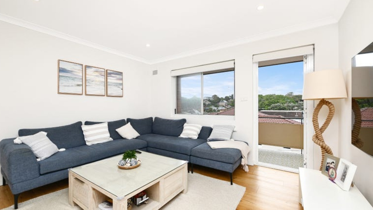 $550 a week rent increase in a year: this three-bedroom apartment in Clovelly was $1450 per week in April 2022. Now it's $2000 per week.