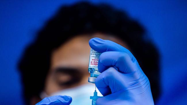 A medical worker loads a syringe with the Moderna Covid-19 vaccine in 2021. Photo by Apu Gomes/ AFP
