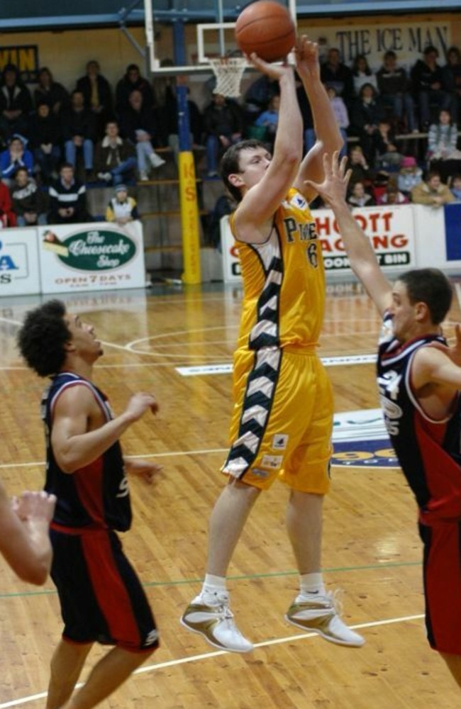 Sharpshooter Damian Anderson playing for the Mt Gambier Pioneers.