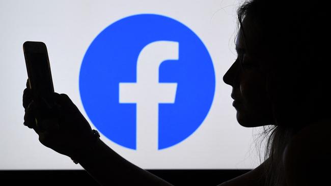 Facebook is testing new features. (Photo by OLIVIER DOULIERY / AFP)