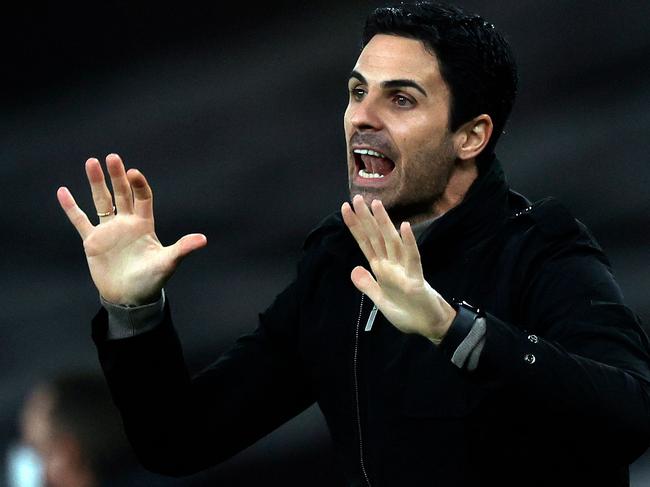 Arsenal's Spanish manager Mikel Arteta shouts at Arsenal's Icelandic goalkeeper Runar Alex Runarsson (unseen) during the English League Cup quarter final football match between Arsenal and Manchester City at the Emirates Stadium, in London on December 22, 2020. (Photo by Adrian DENNIS / AFP) / RESTRICTED TO EDITORIAL USE. No use with unauthorized audio, video, data, fixture lists, club/league logos or 'live' services. Online in-match use limited to 120 images. An additional 40 images may be used in extra time. No video emulation. Social media in-match use limited to 120 images. An additional 40 images may be used in extra time. No use in betting publications, games or single club/league/player publications. /