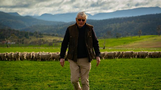 Tasmanian wool grower Simon Cameron is feeding seaweed extract to his Merinos as he aims to produce zero-carbon wool.