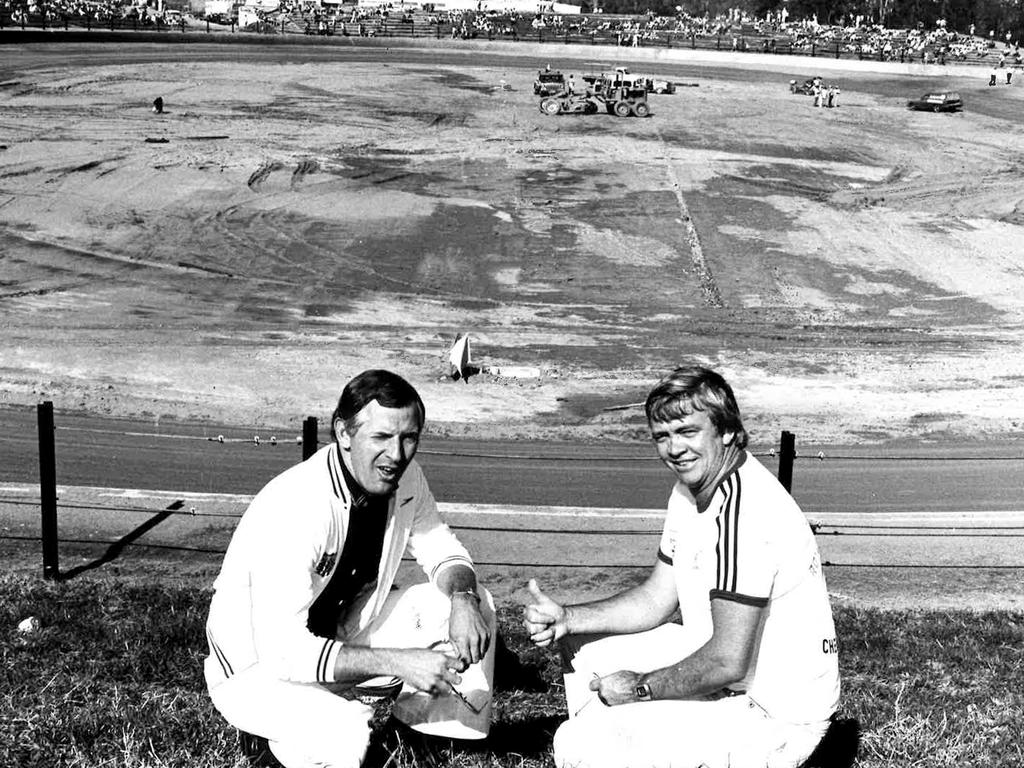 Speedway competitors John Bell and Roye Fitzgerald at Archerfield in 1979.