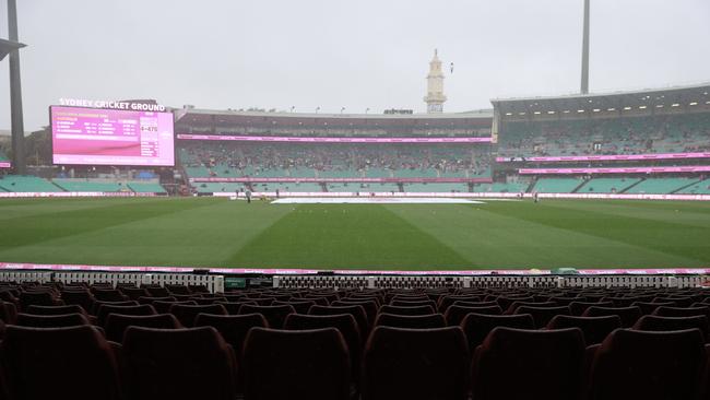 SATURDAY TELEGRAPH. JANUARY 6, 2023. Pictured at the Sydney Cricket Ground today are Cricket fans holding out hope that the rain stops so play can resume for the Pink Test, Jane McGrath Day, of Australia v South Africa. Picture: Tim Hunter.