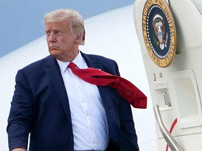 US President Donald Trump makes his way to board Air Force One before departing Palm Beach International Airport, in West Palm Beach, Florida on September 8, 2020. - Trump is heading to Winston-Salem, North Carolina for a campaign rally. (Photo by MANDEL NGAN / AFP)