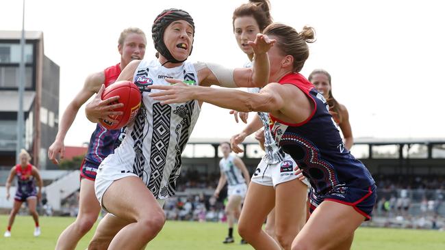 Collingwood’s Aliesha Newman tries to barge through. Picture: Michael Klein