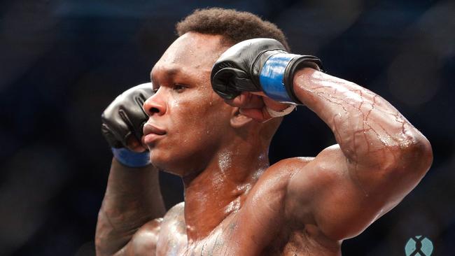 Middleweight title winner Israel Adesanya of New Zealand celebrates after defeating Robert Whittaker of Australia during the middleweight title bout of the UFC 243 fight night in Melbourne on October 6, 2019. (Photo by ASANKA BRENDON RATNAYAKE / AFP) / -- IMAGE RESTRICTED TO EDITORIAL USE - STRICTLY NO COMMERCIAL USE --