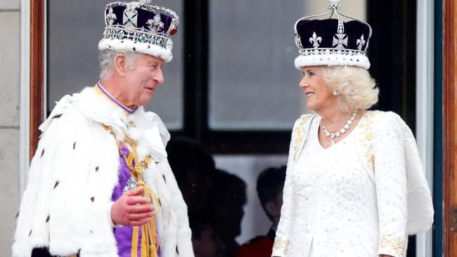 Lip readers reveal what king, queen said to each other on balcony