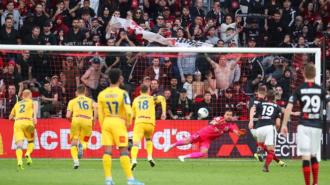 The Wanderers benefited from a penalty for handball against the Mariners in round one. Picture: AAP