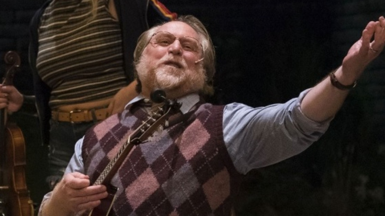 Veteran stage actor Julien Arnold dies on stage while performing A Christmas Carol