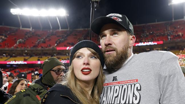 KANSAS CITY, MISSOURI - JANUARY 26: Taylor Swift celebrates with Travis Kelce #87 of the Kansas City Chiefs after defeating the Buffalo Bills 32-29 in the AFC Championship Game at GEHA Field at Arrowhead Stadium on January 26, 2025 in Kansas City, Missouri.  (Photo by David Eulitt/Getty Images)