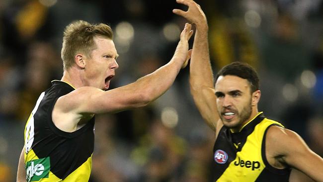 Shane Edwards congratulates Jack Riewoldt after he marks and goals against Collingwood in 2017.