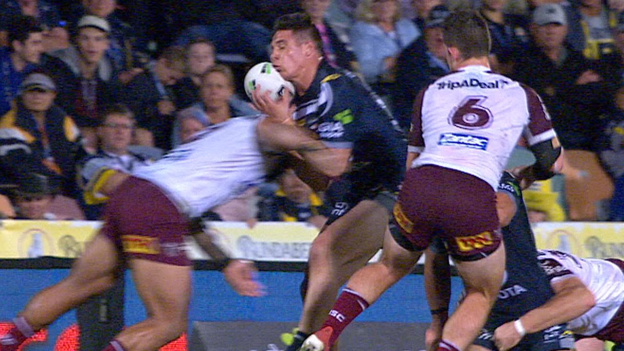 Jorge Taufua smashes Shane Wright in a monster tackle.