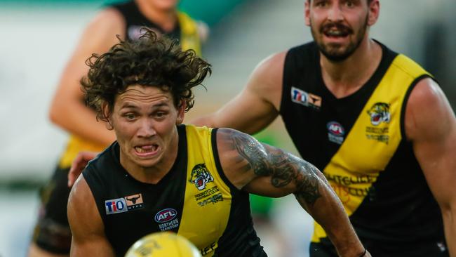 Phillip Wills shows the skill and determination that won him the prestigious Nichaols Medal as the NTFL’s best player in season 2018-19. Picture: Glenn Campbell