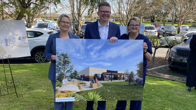 Minister Picton, Scriven and other representatives from the Mount Gambier and Limestone Coast Health at the Mount Gambier Hospital. Picture: Jessica Dempster