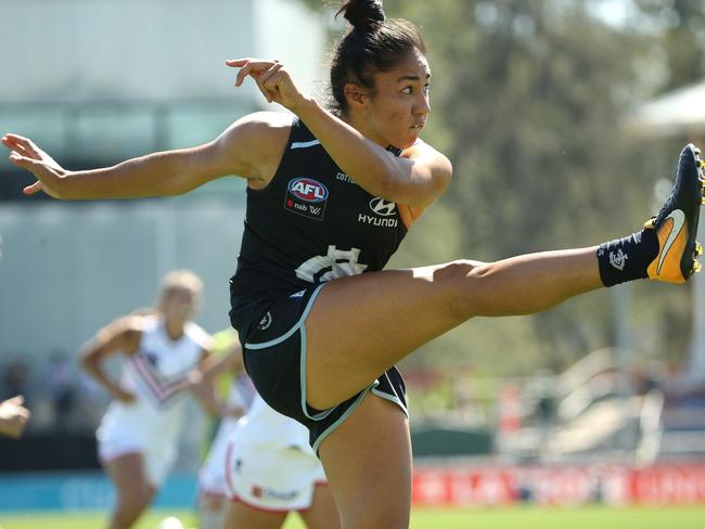 Darcy Vescio of the Blues kicks during the AFLW Preliminary Final match between the Carlton Blues and the Fremantle Dockers at Ikon Park, Melbourne, Saturday, March 23, 2019. (AAP Image/Hamish Blair) NO ARCHIVING, EDITORIAL USE ONLY