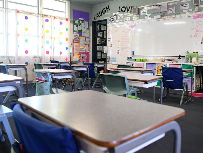 An empty classroom is seen at a primary school in Brisbane, Monday, March 30, 2020. The Australian Government has announced even tighter restrictions around social gatherings, and boosted stimulus spending, in attempts to fight off the coronavirus and its effects on the economy. (AAP Image/Dan Peled) NO ARCHIVING