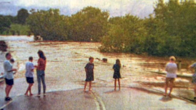 1999 FLOOD Gympie residents near Kidd Bridge on the evening  of Monday the 8, as the Mary River steadily rose, few realised what was about to happen over the next 24 hours. Picture: Renee Albrecht