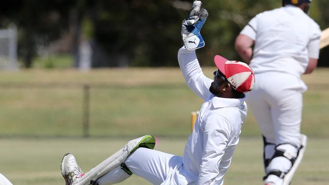 Damith Mapa Ralalage plucks a catch for Mordialloc.