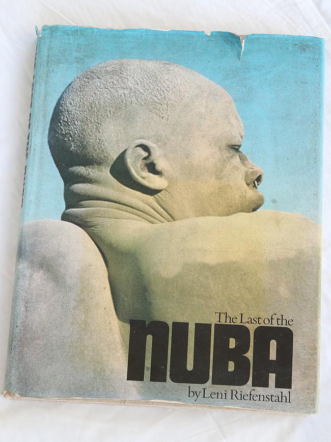 <b>Nuba: </b>Photographer Leni Riefenstahl delivered this fascinating portrait of the life of the Sudan Nuba people, who until that time were practically unknown to the rest of the world.