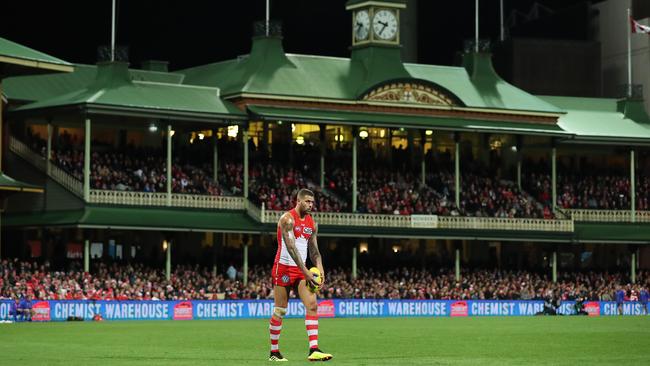 Sydney's Lance Franklin lines up for goal in front of a crowd of 36,000 during AFL match Sydney Swans v West Coast Eagles at the SCG. Picture. Phil Hillyard