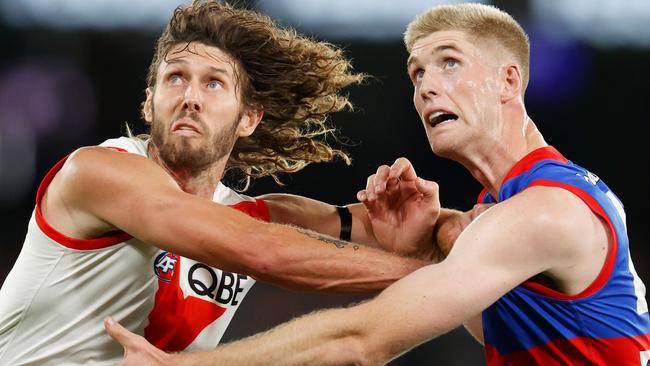 MELBOURNE, AUSTRALIA - MARCH 31: Tom Hickey of the Swans and Tim English of the Bulldogs compete in a ruck contest during the 2022 AFL Round 03 match between the Western Bulldogs and the Sydney Swans at Marvel Stadium on March 31, 2022 In Melbourne, Australia. (Photo by Michael Willson/AFL Photos via Getty Images)