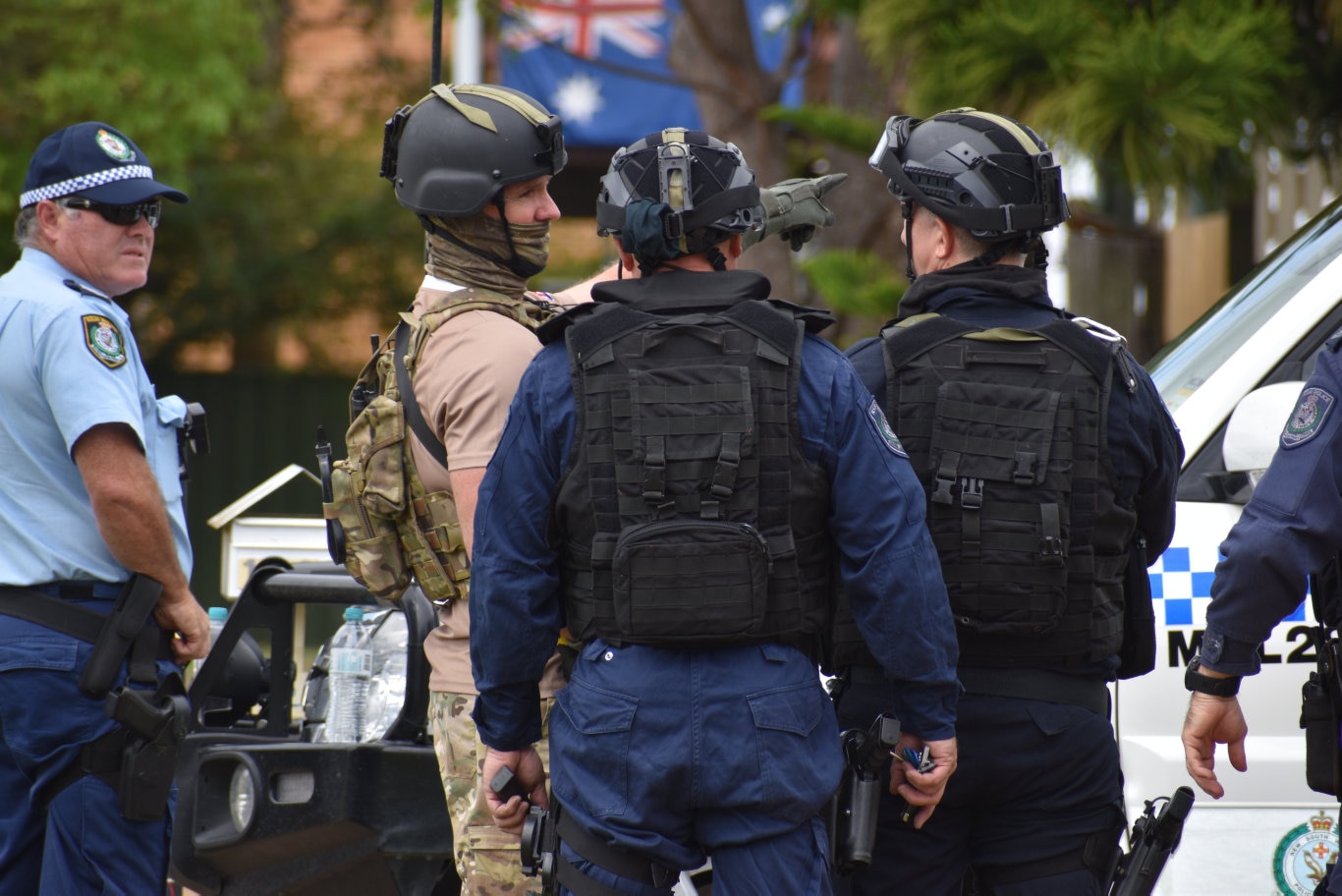 Heavy police presence at Grafton property | Daily Telegraph