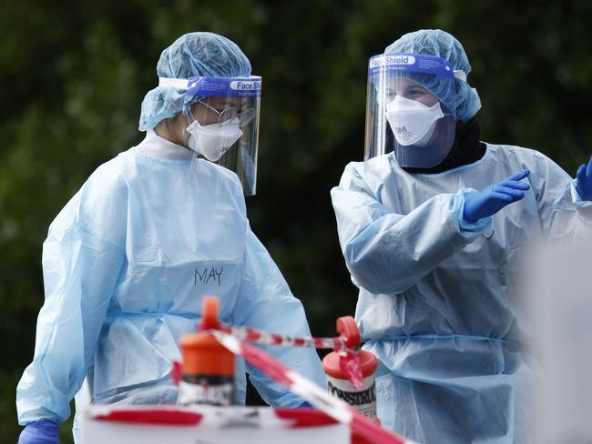 MELBOURNE, AUSTRALIA - NewsWire Photos AUGUST 20, 2021: Health workers are seen speaking at the COVID testing centre next to the Palais Theatre at St Kilda. Picture: NCA NewsWire / Daniel Pockett