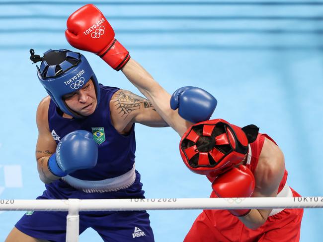 Kellie Harrington, right, takes on Beatriz Ferreira in the lightweight final. Picture: Getty Images