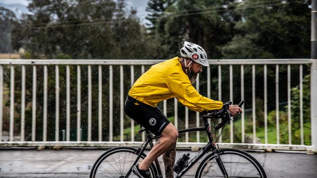 Just hours before Queensland shut its border to NSW, father of four and terminal Parkinson’s battler Jason Williams pedalled home from his gruelling 1400km round trip from Burleigh to Newcastle. Photo: Supplied.