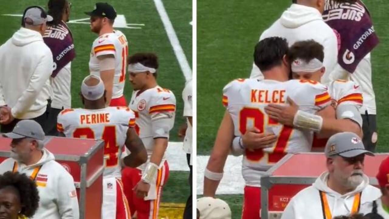 Mahomes dabs every teammate bar one