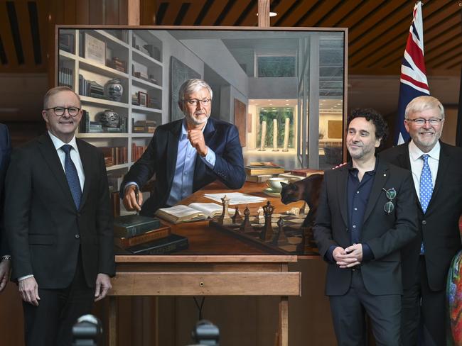 CANBERRA, AUSTRALIA, NewsWire Photos. AUGUST 10, 2023: Sue Lines, Milton Dick, Anthony Albanese, Ralph Heimans, Kevin Rudd and ThÃÂ©rÃÂ¨se Rein at the unveiling of the Official portrait of former Prime Minister Hon DR Kevin Rudd at Parliament House in Canberra. Picture: NCA NewsWire / Martin Ollman