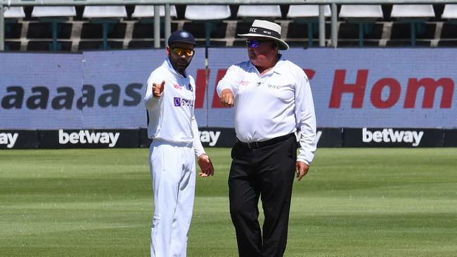 Virat Kohli speaks with South African umpire Marais Erasmus. Photo by RODGER BOSCH / AFP