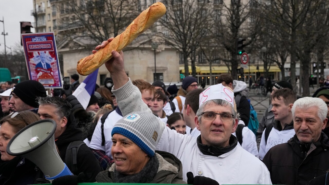 Hundreds of ‘angry’ bakers take to the streets of Paris to demand more government aid