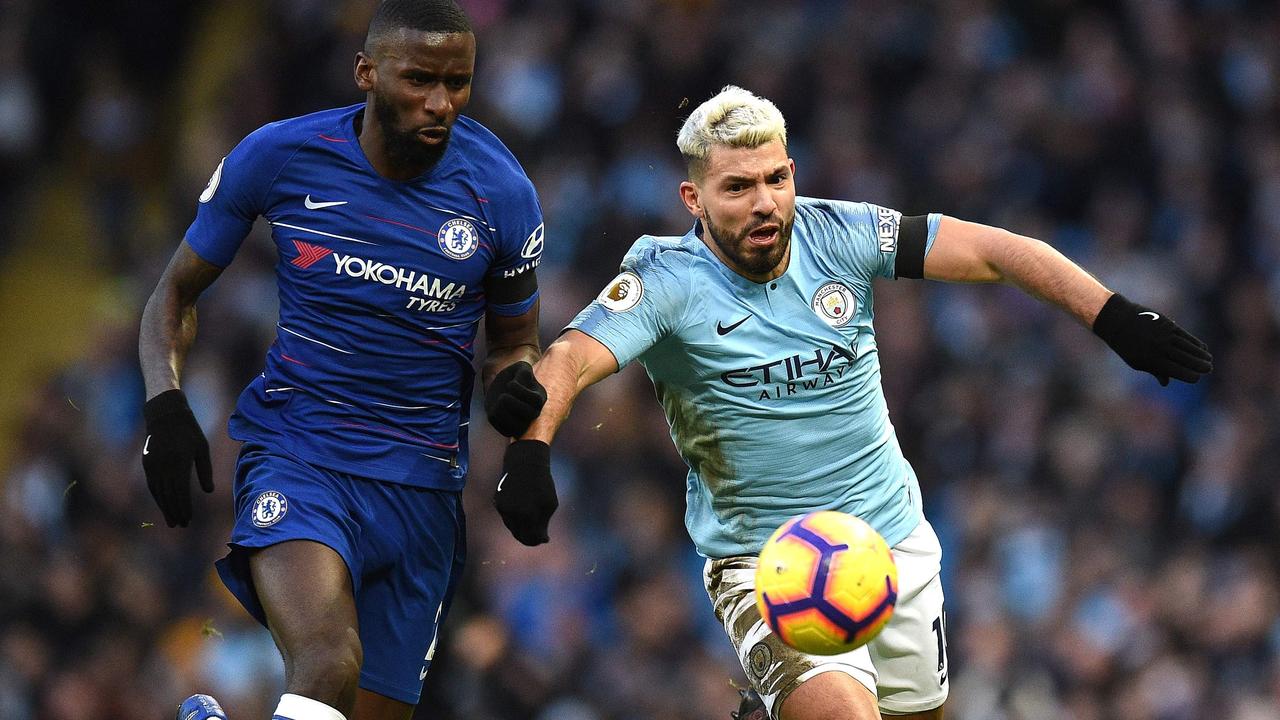 Chelsea's German defender Antonio Rudiger (L) vies with Manchester City's Argentinian striker Sergio Aguero as day when City underscored their premiership credentials (Photo by Oli SCARFF / AFP) 