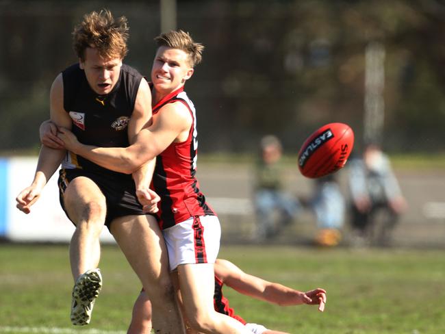 Jayme Gottliebsen gets a kick away. Picture: Stuart Milligan