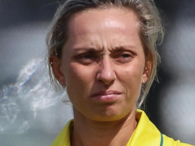 MELBOURNE, AUSTRALIA - OCTOBER 12: Ashleigh Gardner of Australia prepares to bowl during game two of the womens One Day International series between Australia and the West Indies at Junction Oval on October 12, 2023 in Melbourne, Australia. (Photo by Asanka Ratnayake/Getty Images)