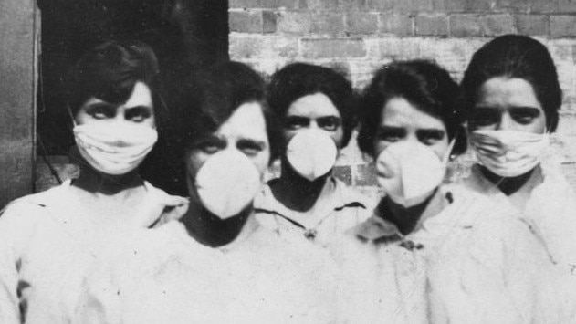 Spanish flu: Women wearing surgical masks during the influenza epidemic in 1919.