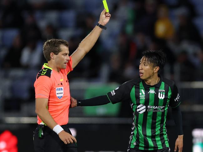 MELBOURNE, AUSTRALIA - APRIL 27: Referee Alex King shows the yellow card to Riku Danzaki of Western United  during the round 28 A-League Men match between Western United and Sydney FC at Ironbark Fields, on April 27, 2025, in Melbourne, Australia. (Photo by Robert Cianflone/Getty Images)