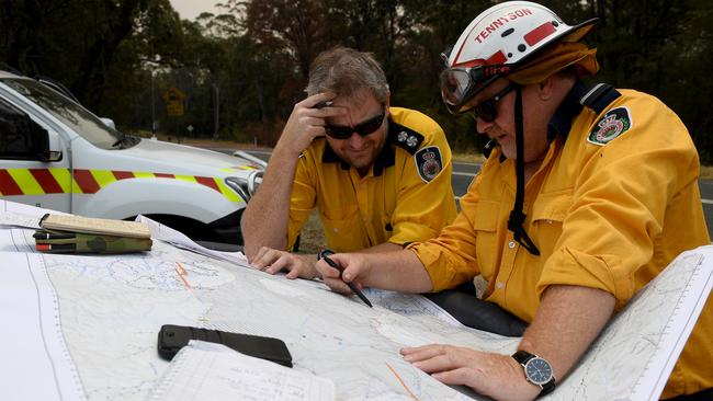 NSW Rural Fire Service Commanders discuss a plan to burn containment lines around properties on the south western flank of the fire. Picture: AAP Image/Dan Himbrechts.