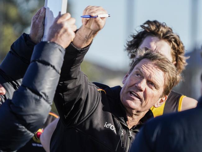 Justin Pickering addressing the Cheltenham players on Saturday. Picture: Valeriu Campan