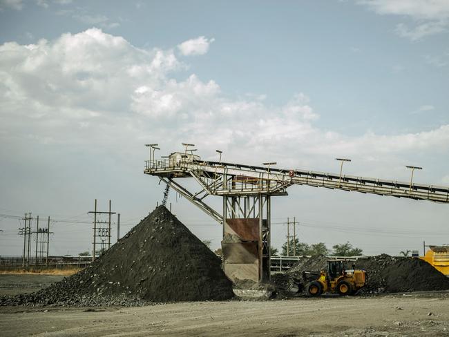 (FILES) A general view of a conveyor belt is seen at the Anglo American Bathopele Mine in Runstenburg, North Western Province of South Africa, some 170 kms from Johannesburg, on June 11, 2015. At a time when platinum prices are soaring, Anglo American wants to offload this activity, just like its Australian rival BHP, which is trying to swallow it up. An apparent paradox which can be explained by the obstructed future for this metal. Anglo American had already announced at the start of the year 2024 its intention to cut thousands of jobs in its South African platinum activity, citing the low prices of this metal. (Photo by MUJAHID SAFODIEN / AFP)