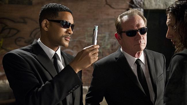  Tommy Lee Jones and Will Smith in a scene from film Men in Black III. 3. 