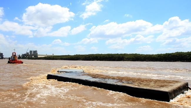 Former tugboat skipper Doug Hislop became a national hero after carefully manoeuvring a 300m-long, floating concrete “missile” from smashing into the Gateway Bridge.