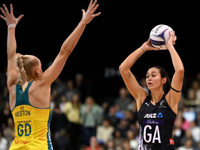 INVERCARGILL, NEW ZEALAND - OCTOBER 19: Ameliaranne Ekenasio of New Zealand looks for optionsduring game three of the Constellation Cup series between New Zealand Silver Ferns and Australia Diamonds at ILT Stadium Southland on October 19, 2023 in Invercargill, New Zealand. (Photo by Joe Allison/Getty Images)