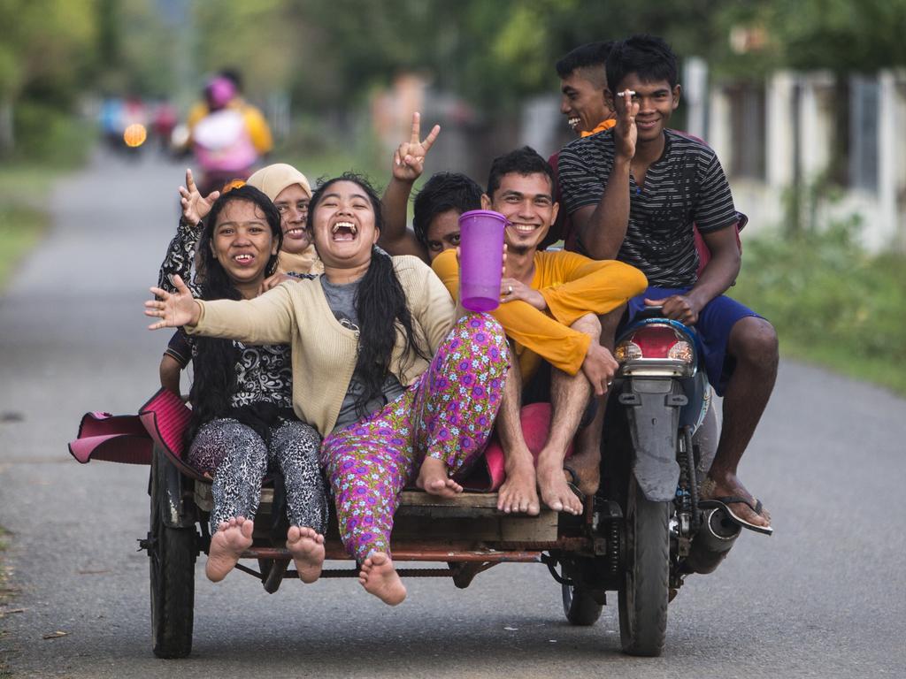 Happy locals near Lhoknga Beach, Aceh Besar, Aceh. Picture by Matt Turner.