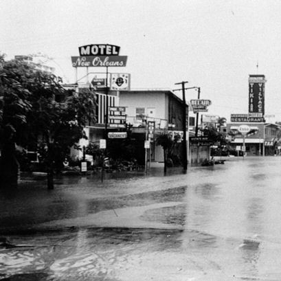 1974 flood in Cavill Avenue